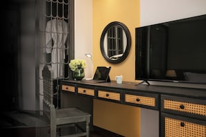 Egyptian cotton sheets, premium bedding, Select Comfort beds, minibar