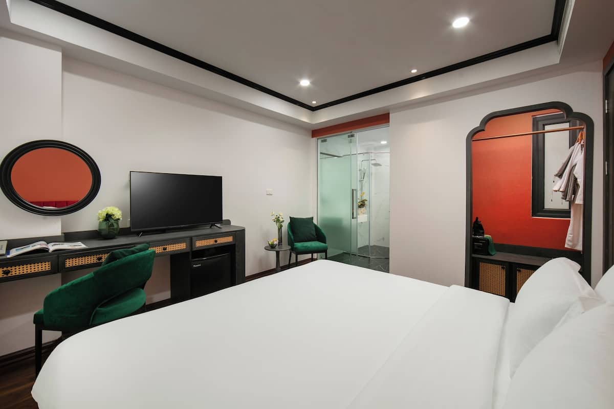 Economy Double Room | Egyptian cotton sheets, premium bedding, Select Comfort beds, minibar