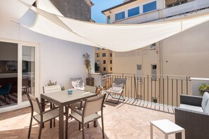 Outdoor dining - Lux Family Home in Sorrento with Terrace/Solarium (Sorrento)