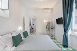 2 bedrooms, in-room safe, iron/ironing board, travel crib