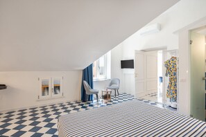 2 chambres, coffres-forts dans les chambres, fer et planche à repasser