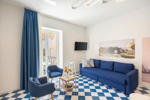 Unclassified image, 5 of 31, button - Exclusive Home in Sorrento center for Families (Sorrento)