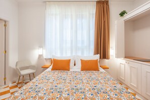 2 bedrooms, in-room safe, iron/ironing board, travel cot - Exclusive Home in Sorrento center for Families (Sorrento)