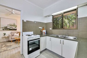 Frigorífic, microones, forn i placa de cuina 