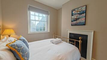 2 bedrooms, iron/ironing board, free WiFi