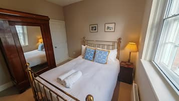 2 bedrooms, iron/ironing board, free WiFi