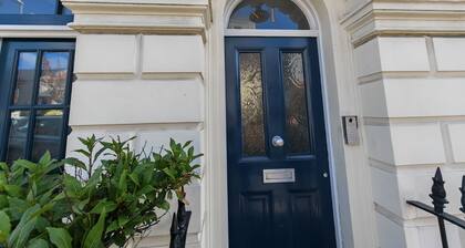 Historic Winchester Apartment