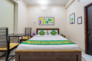 华丽客房 | 办公桌、遮光窗帘、熨斗/熨衣板、床单