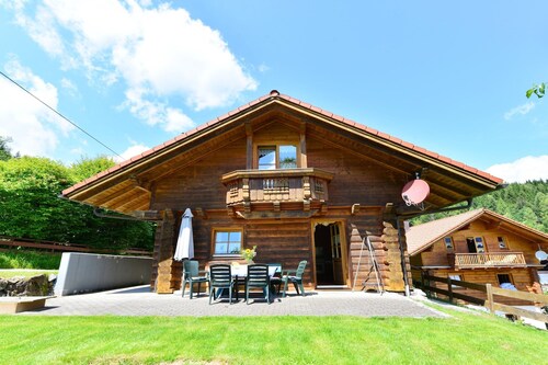 Ferienhaus aus Holz in der Nähe des Skigebiets