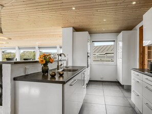 Fridge, microwave, dishwasher, cookware/dishes/utensils