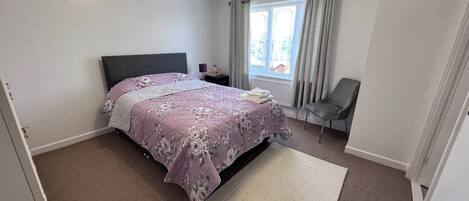 3 chambres, fer et planche à repasser, Wi-Fi, draps fournis