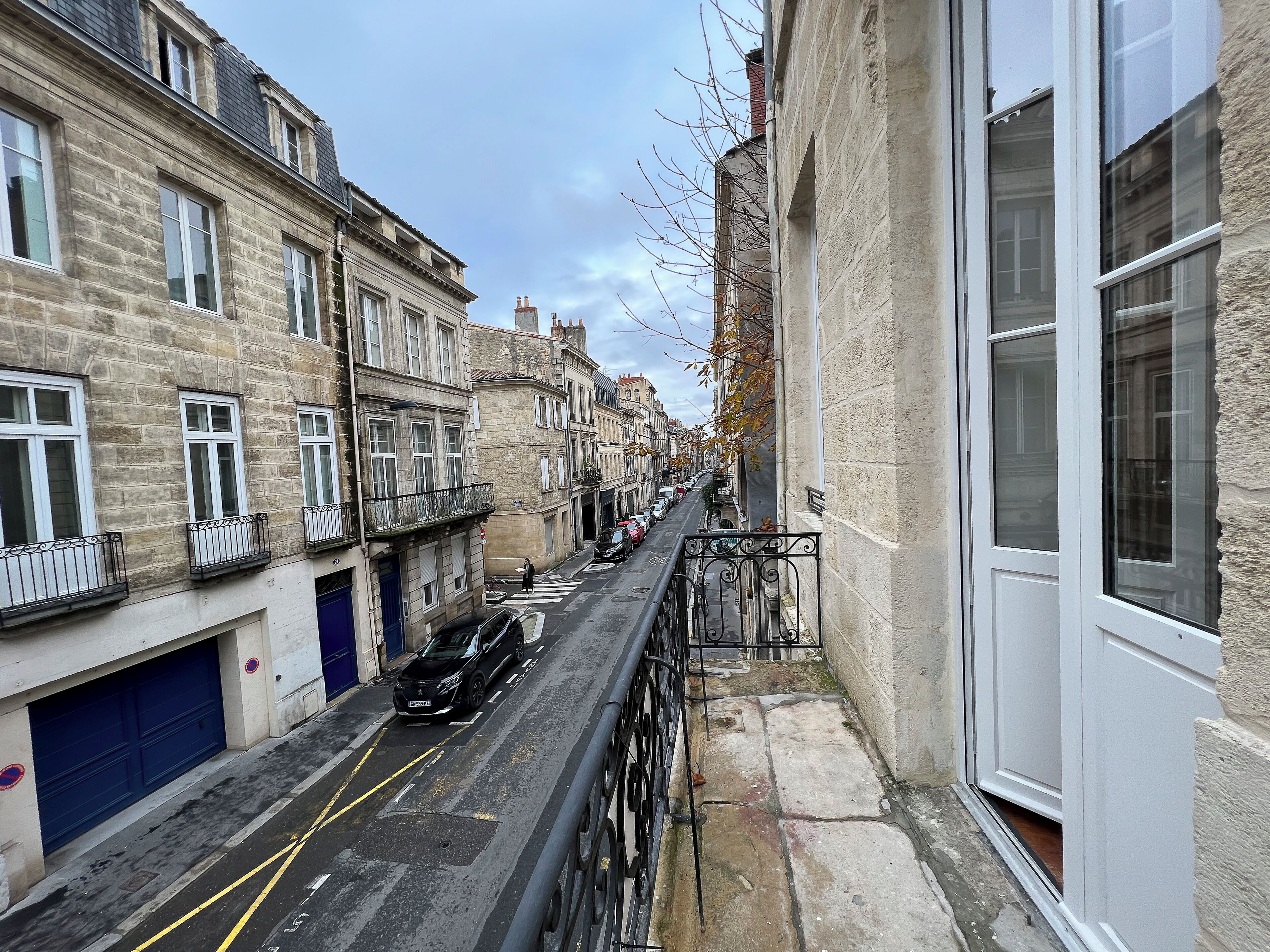 City apartment, 2 bedrooms, air conditioning, 1st floor | Terrace/patio