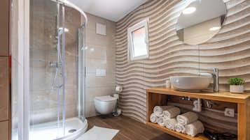 Appartement Deluxe, 2 chambres, animaux de compagnie acceptés, vue montagne | Salle de bain