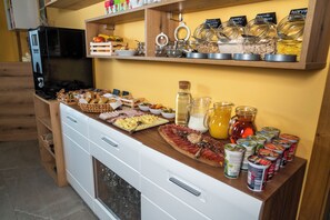 Daily buffet breakfast for a fee - APARTMA MM (Bohinj)