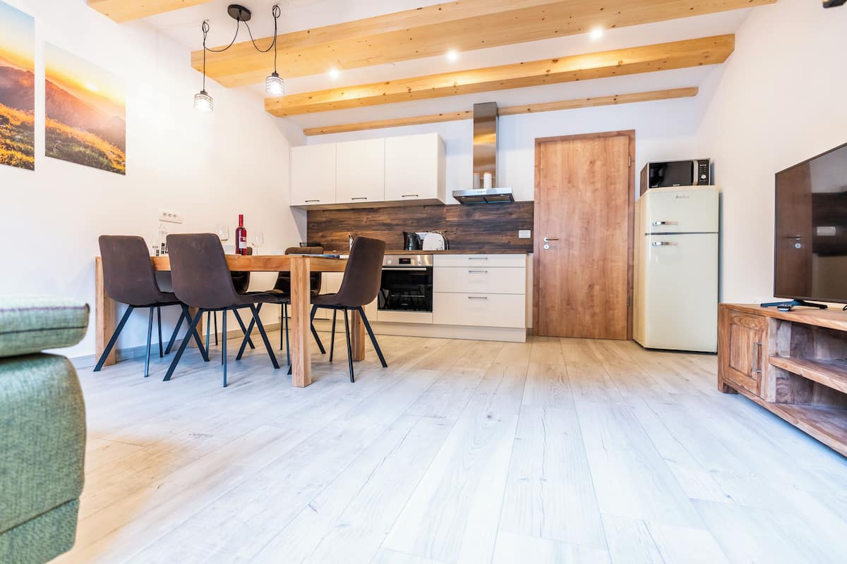 Apartment, Garden View | Private kitchen | Full-size fridge, microwave, oven, stovetop