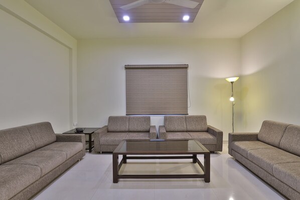 Suite – superior | Oppholdsområde | TV