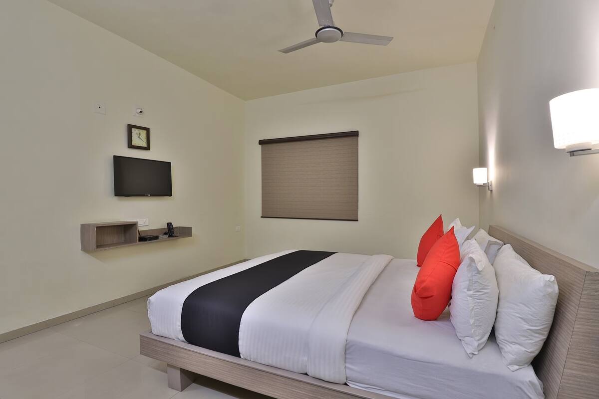 In-room safe, desk, laptop workspace, iron/ironing board (on request)