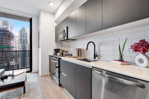 Coffee/tea maker, fridge, microwave, oven
