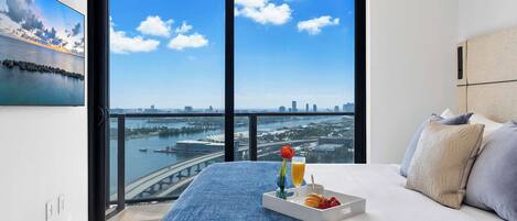 1 dormitorio, tabla de planchar con plancha, wifi y ropa de cama