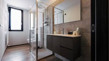Studio Deluxe, balcon | Salle de bain