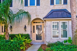 Exterior detail - 1035 Beachview Dr in Saint Simons Island (Saint Simons Island)