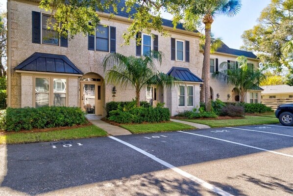 Unclassified image, 1 of 25, button - 1035 Beachview Dr in Saint Simons Island (Saint Simons Island)