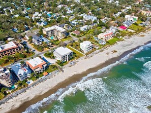 On the beach - 1035 Beachview Dr in Saint Simons Island (Saint Simons Island)