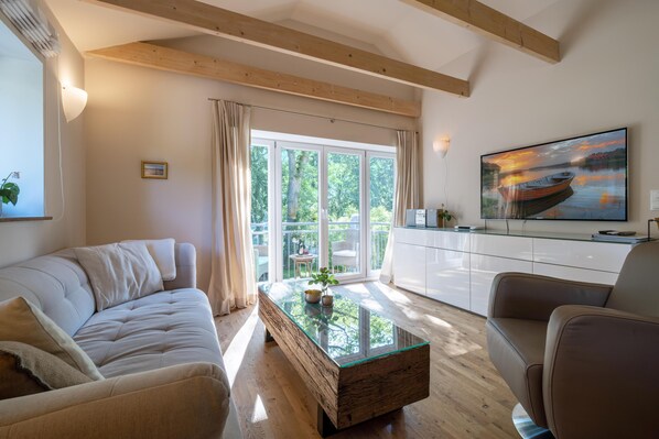 TV, fireplace, stereo