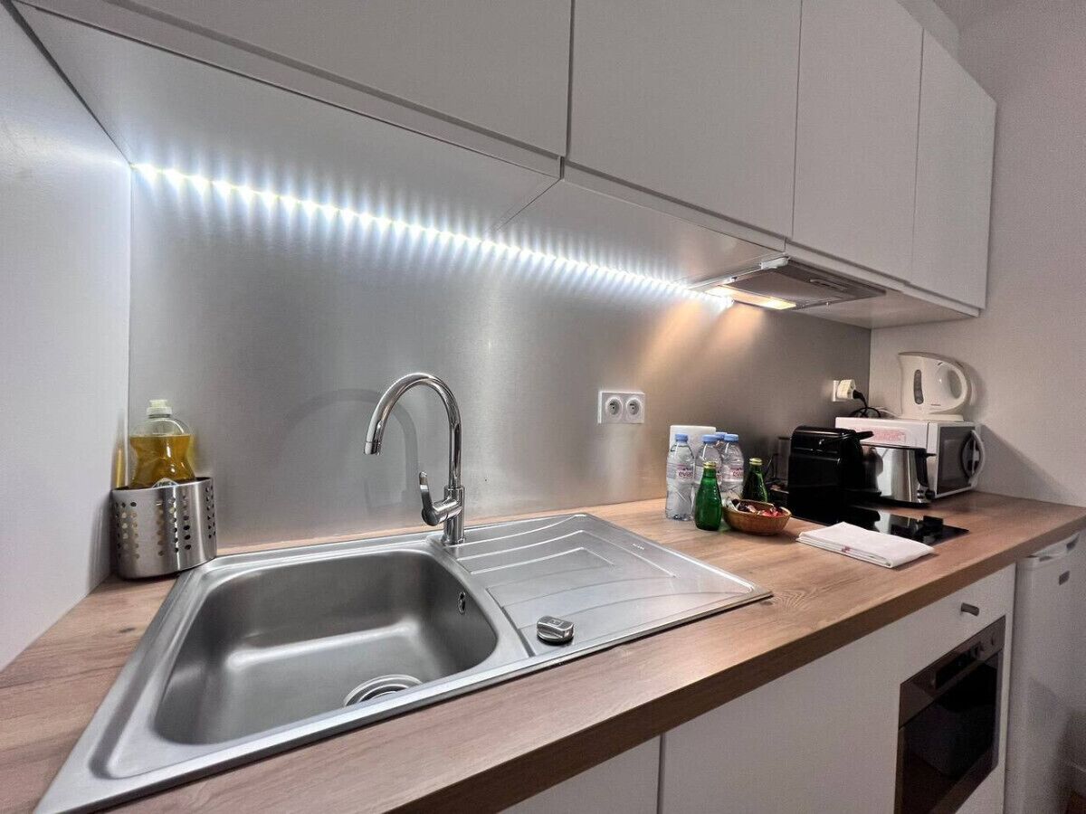 Microonde, forno, piano cottura, macchina per tè/caffè