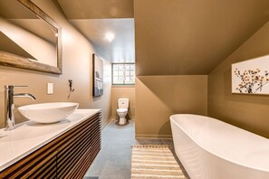 Familienapartment, Terrasse | Badezimmer