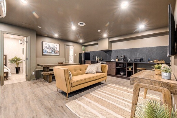 Family Apartment, Patio | Private kitchen | Toaster, paper towels