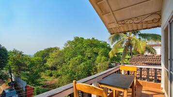 Deluxe Sea View | Balcony