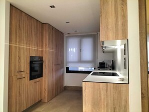 Fridge, microwave, oven, dishwasher - De Luxury          . (Casares Costa)