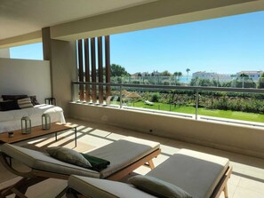 Property grounds - De Luxury          . (Casares Costa)