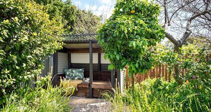 Elva Garden Cottage | Dog Friendly | Town Central