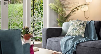 Elva Garden Cottage | Dog Friendly | Town Central