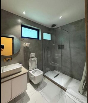 Free toiletries, hair dryer, towels, shampoo - Hotel Cekodhima (Orikum)