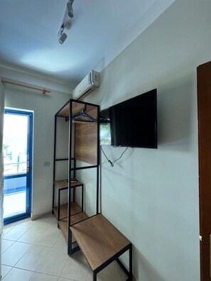 Minibar, soundproofing, free WiFi, bed sheets