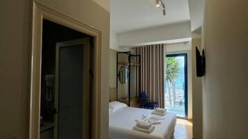 Minibar, kedap suara, Wi-Fi gratis, dan seprai linen