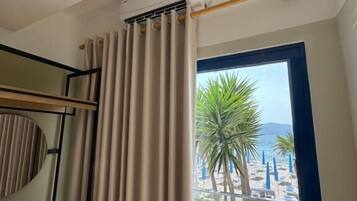 Minibar, soundproofing, free WiFi, bed sheets