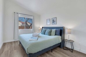 3 chambres, fer et planche à repasser, lit parapluie, Wi-Fi