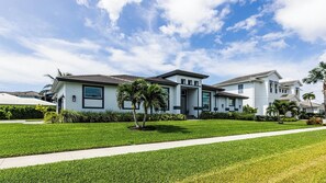 Unclassified image, 4 of 30, button