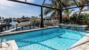 Unclassified image, 3 of 30, button