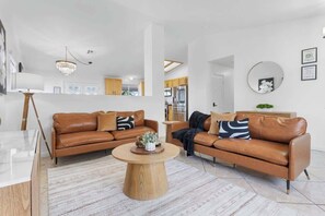 Una televisión, una oficina