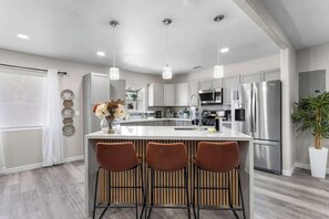 Fridge, microwave, oven, stovetop - Modern 5-Bedroom Playhouse with Pool & Pool Table (North Las Vegas)