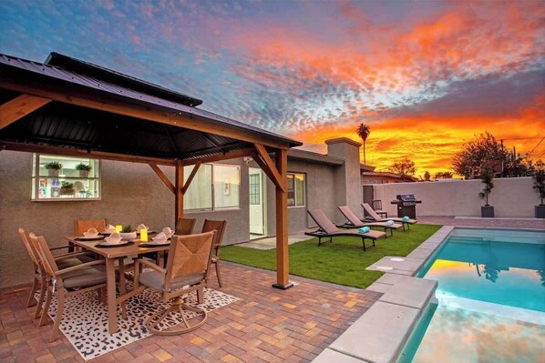 Pool - Modern 5-Bedroom Playhouse with Pool & Pool Table (North Las Vegas)