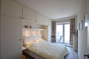 2 bedrooms, individually furnished, iron/ironing board - Sleek Apartment w/ Dual Terraces (De Haan)