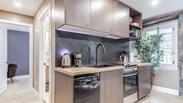 Comfort Apartment, Patio | Private kitchen | Electric kettle