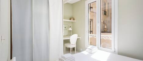 1 bedroom, desk, iron/ironing board, free WiFi