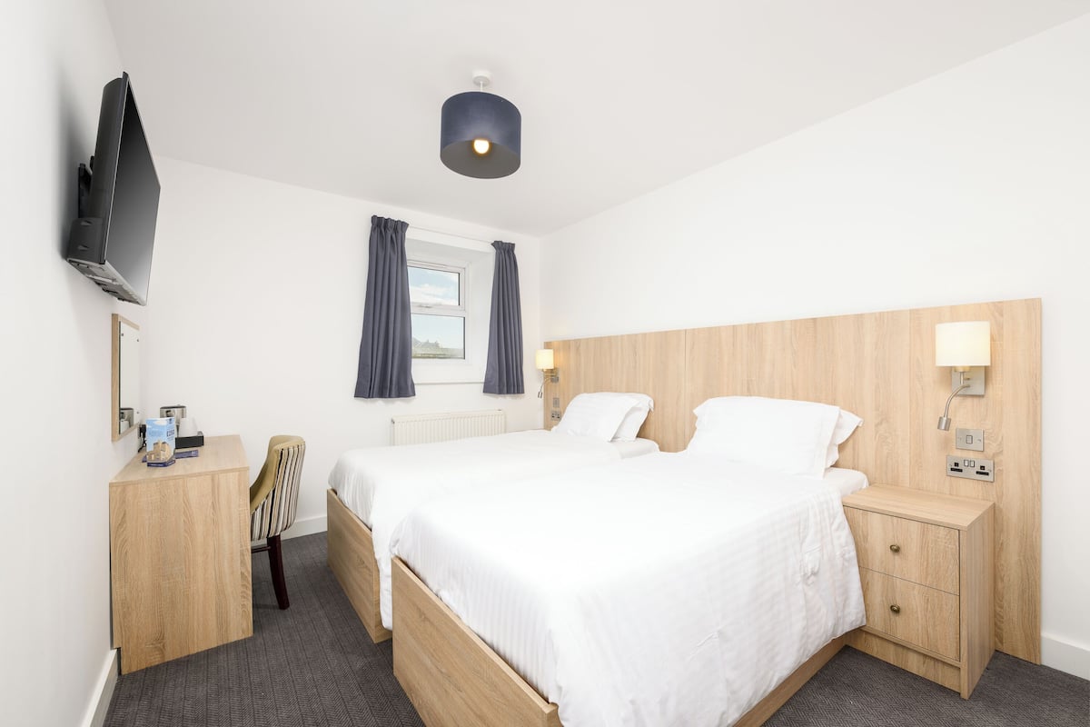 Tomannsrom | Skrivebord, strykejern/-brett, wi-fi (inkludert) og sengetøy